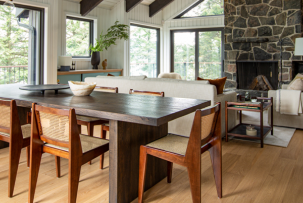 Meja Makan dengan Furnitur Kayu yang Indah